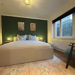 The Forest With Garden & Tranquility Apartment